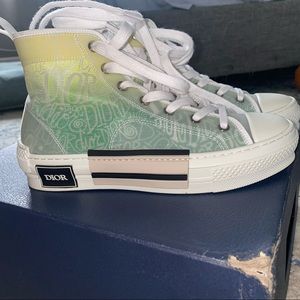 sneakers - READ DESCRIPTION PLEASE